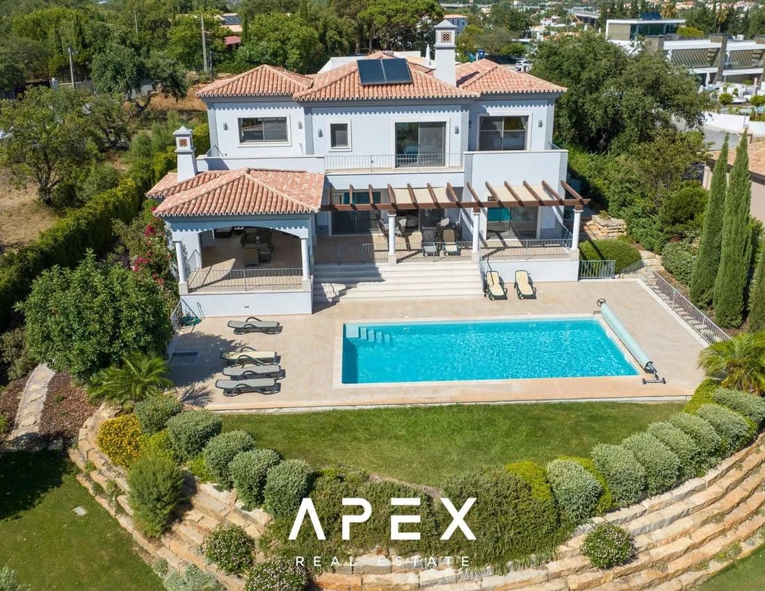Detached house for rent in Beco Lane das Laranjeiras