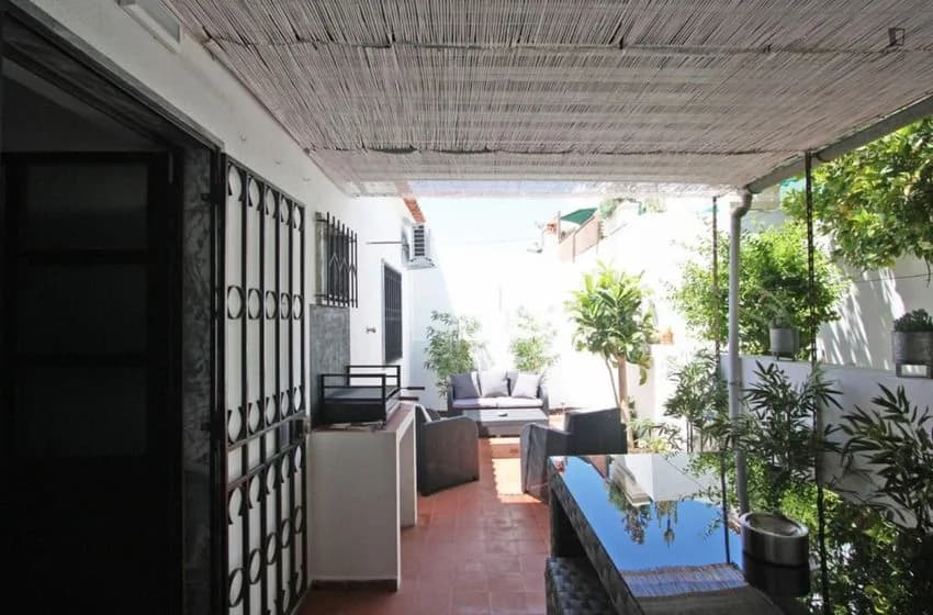 Andar de moradia for rent in Rua Leonel de Sousa