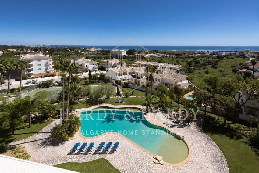 T2 flat for rent in Estrada Road da Albardeira