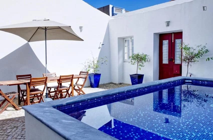 Andar de moradia for rent in Rua Almirante Cândido dos Reis