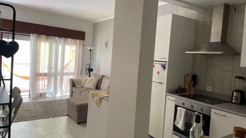T1 flat for rent in Avenida General Humberto Delgado