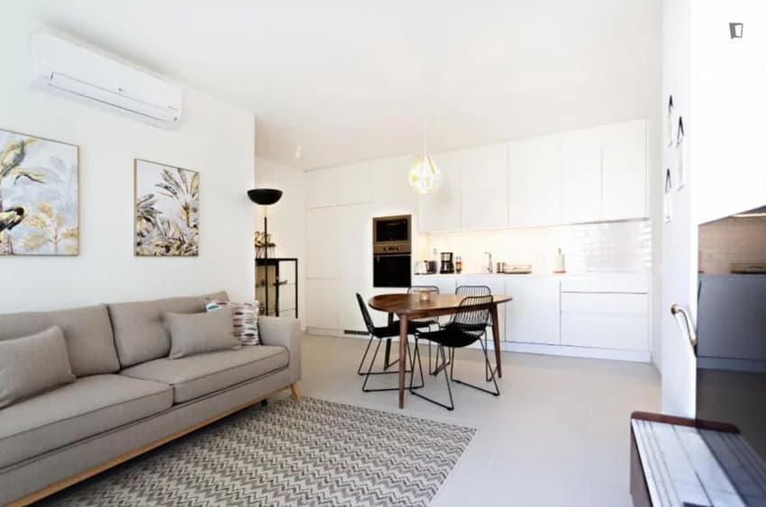 T2 flat for rent in Rua gil Eanes