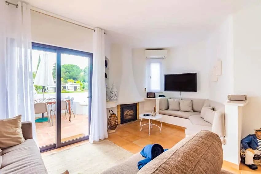 T2 flat for rent in Estrada de Ferreiras