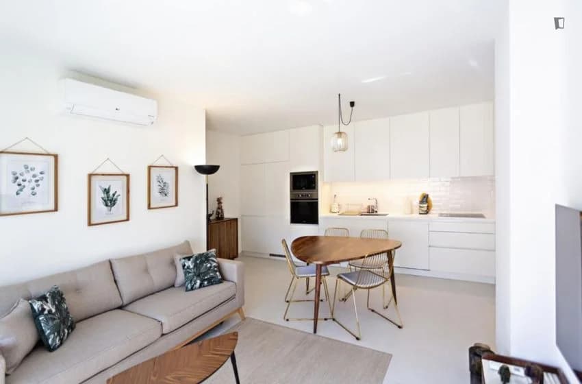 T2 flat for rent in Rua gil Eanes