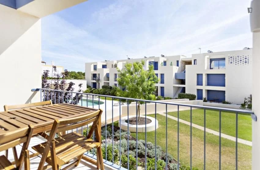 T2 flat for rent in Rua gil Eanes