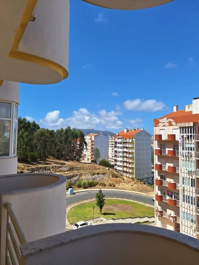 T2 flat for rent in rua Francisco Costa, 19