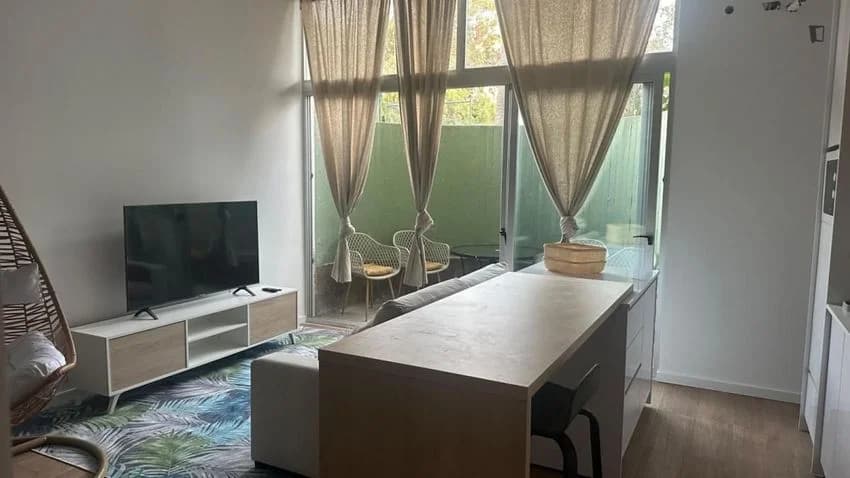 T1 flat for rent in Rua dos Três Castelos