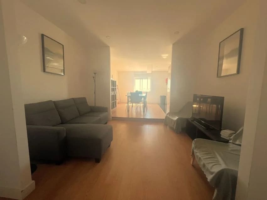 T4 flat for rent in avenida António Enes, 37