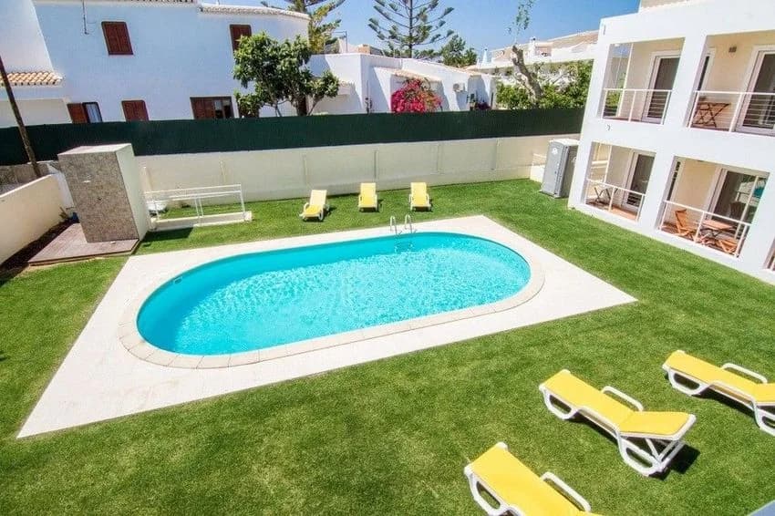 Semi-detached house for rent in Rua Jaime Palhinha