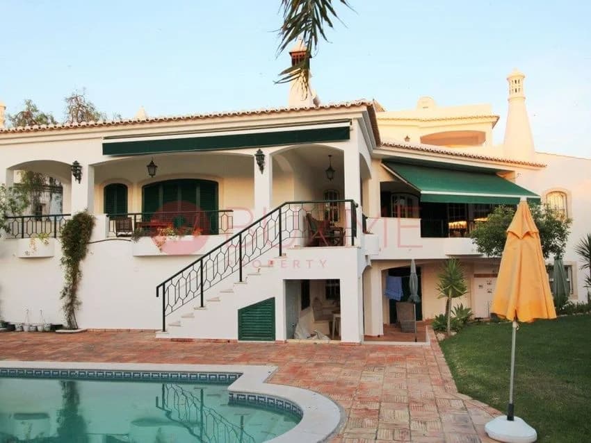 Detached house for rent in Old Village