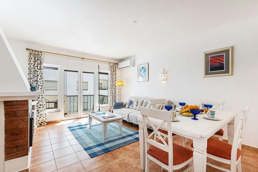 T2 flat for rent in Rua 25 de Abril