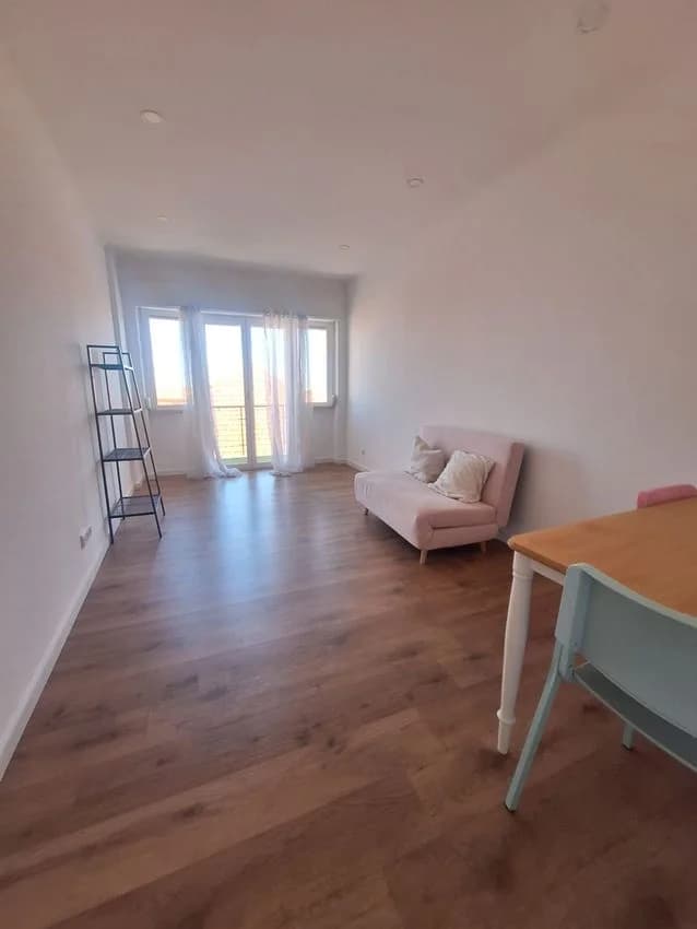 T2 flat for rent in rua da Senhora do Monte, 1