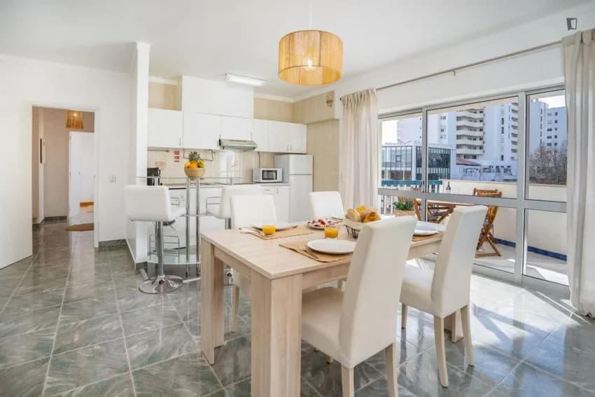 T1 flat for rent in Avenida Tomás Cabreira