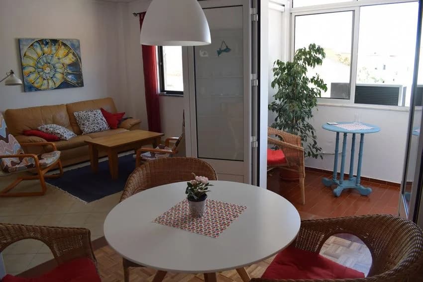 T2 flat for rent in Praceta Adelino Amaro da Costa, 13