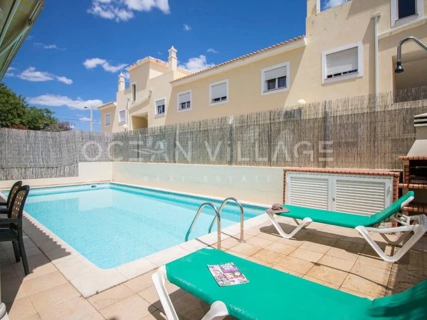 Detached house for rent in Ferreiras