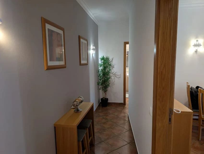 T1 flat for rent in Estrada Vale de Parra, 2 . t