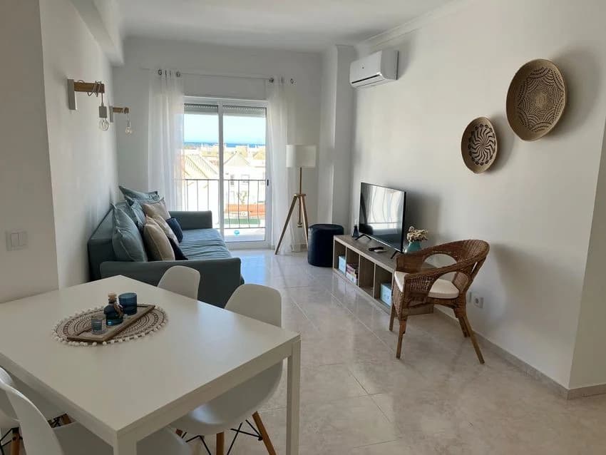 T2 flat for rent in Rua das Laranjeiras, 78