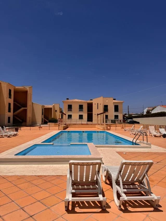 T1 flat for rent in Rua da Igreja Nn