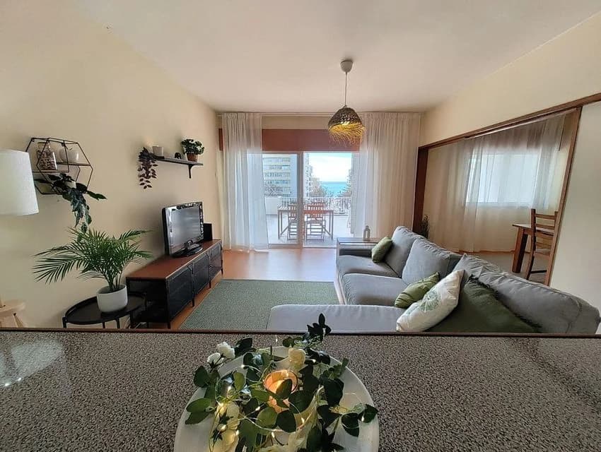 T2 flat for rent in Rua São Tomé e Príncipe, 28