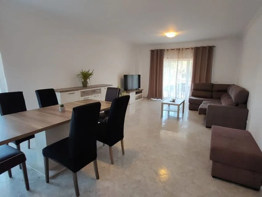 T2 flat for rent in Estrada do Alfamar, 193