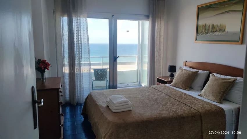 T2 flat for rent in Avenida Tomás Cabreira, 4