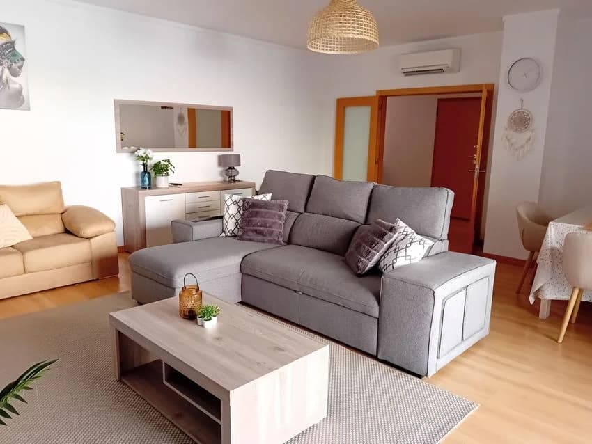 T2 flat for rent in Rua Domingos Xavier Pereira, 9 e 11