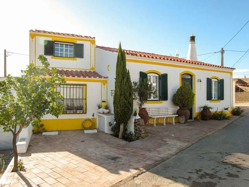 Village house for rent in Rua de Corte da Seda C