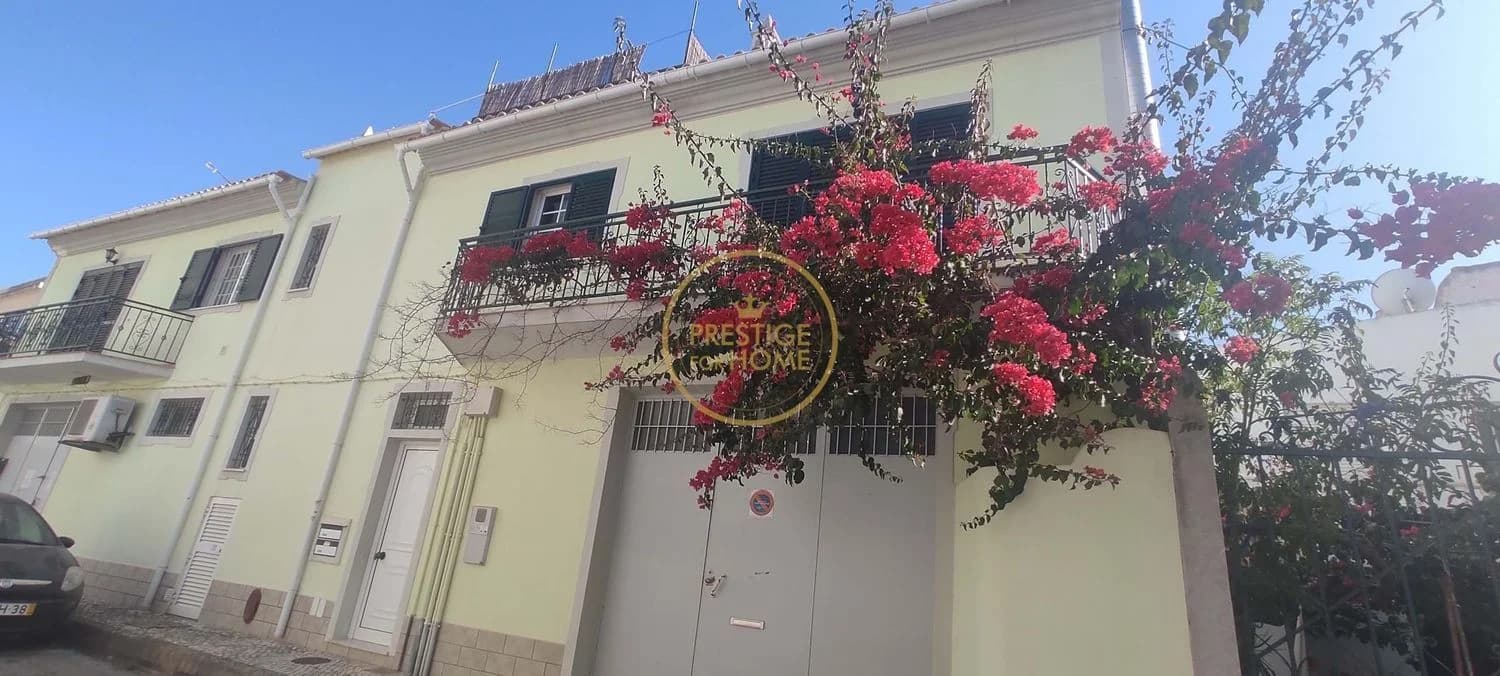 T3 flat for rent in São Clemente