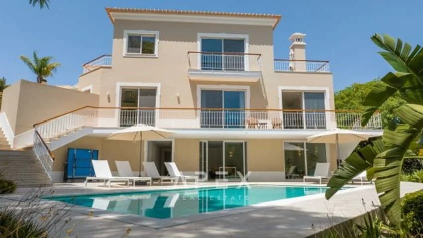 Detached house for rent in Rua Encosta Do Lago