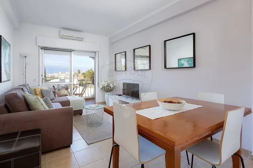 T2 flat for rent in Rua Antero de Quental