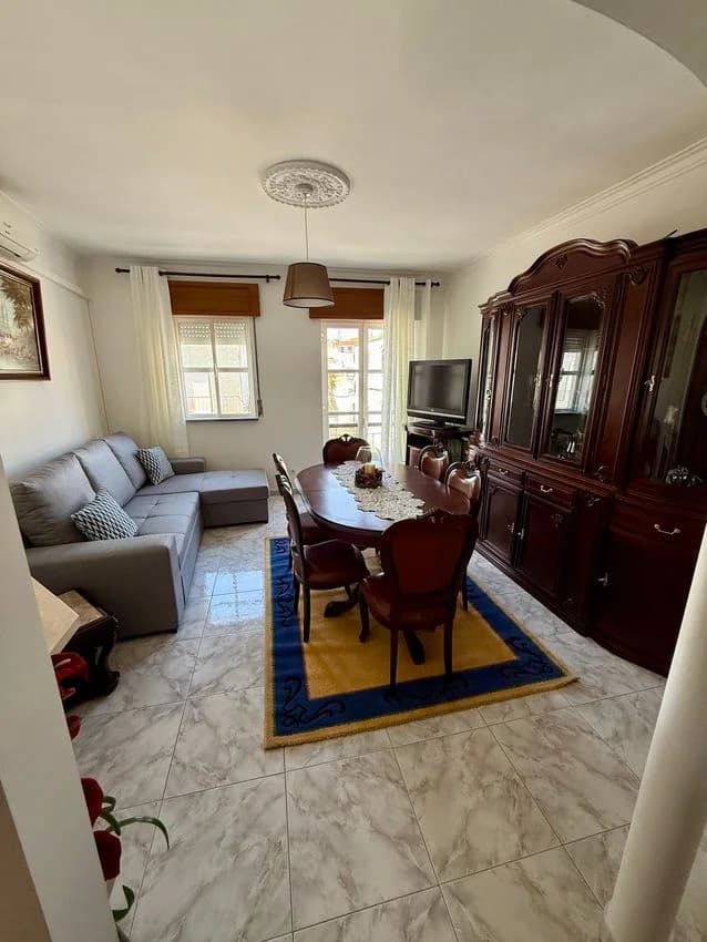 T2 flat for rent in Rua 1º de Maio, 21
