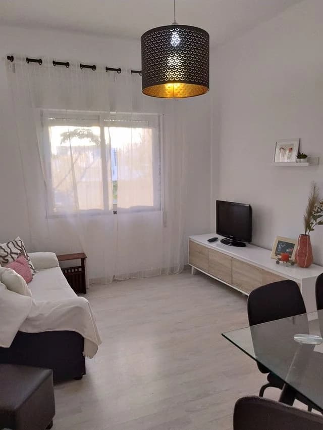 T2 flat for rent in Rua Almirante Reis, 1 º Esq