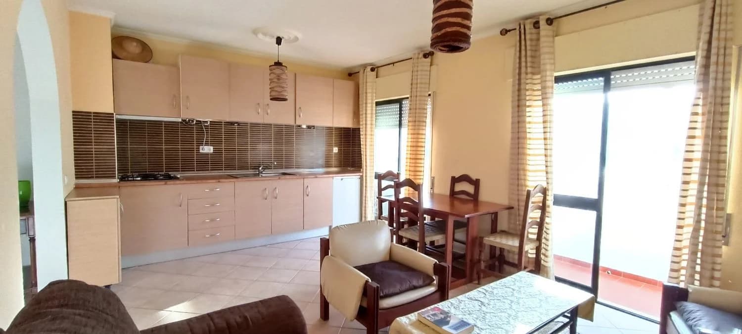 T2 flat for rent in Rua João Filipe Mendonça Vargues, 1330 M