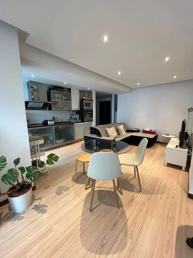 T1 flat for rent in rua Mariano Pina, 11