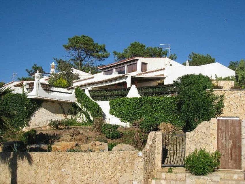 Detached house for rent in Travessa da Colina, 491