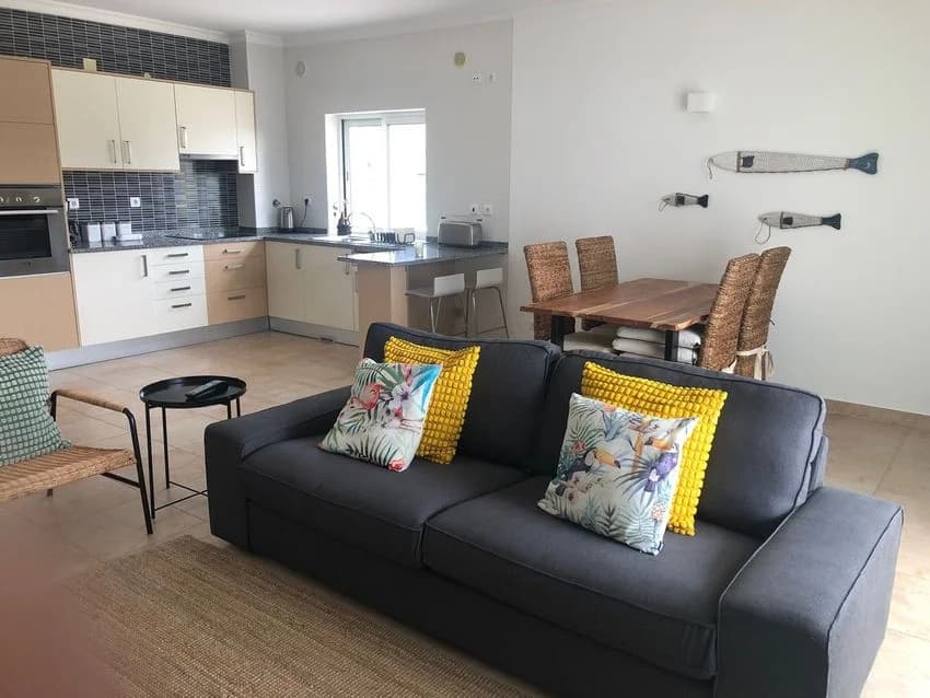T2 flat for rent in Estrada de Porto de Mós, 23 Lote