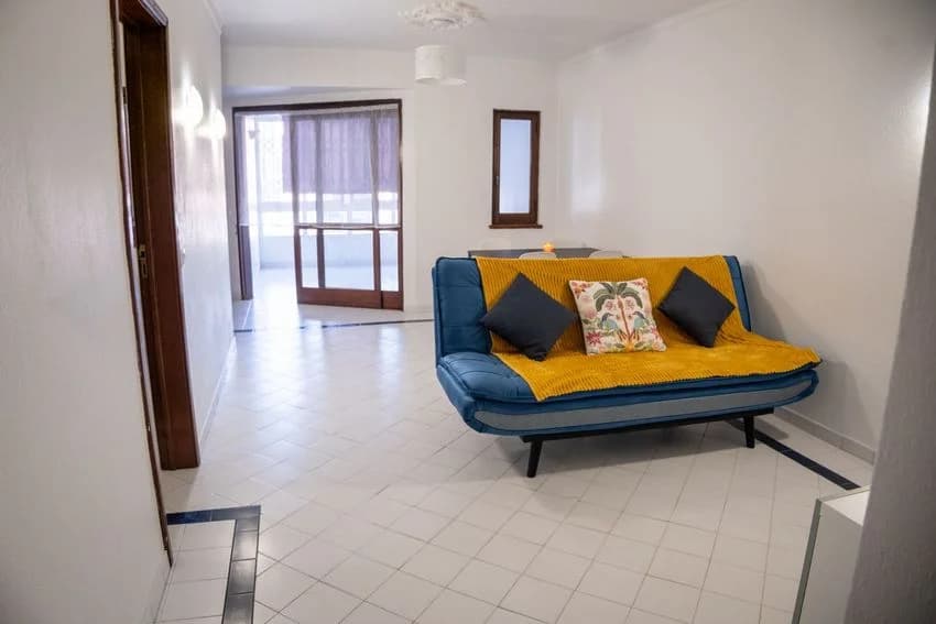T2 flat for rent in Estrada dos Salgados, 16