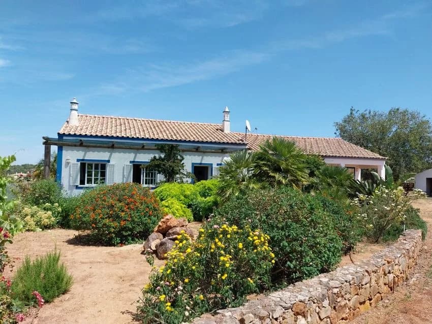 Detached house for rent in Vila Fria