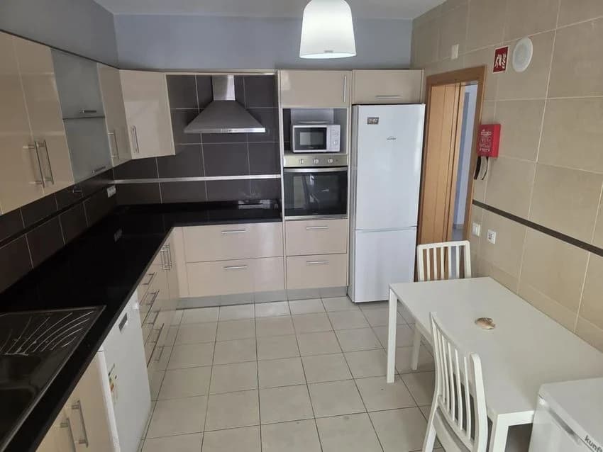 Semi-detached house for rent in Avenida 12 de Julho, 195