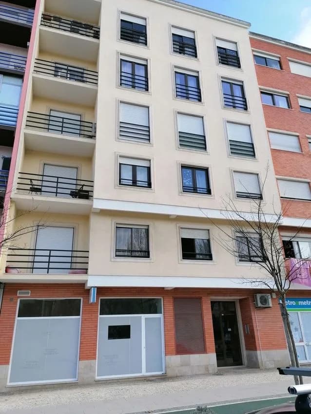 T3 flat for rent in rua António Leal de Ascenção, 10