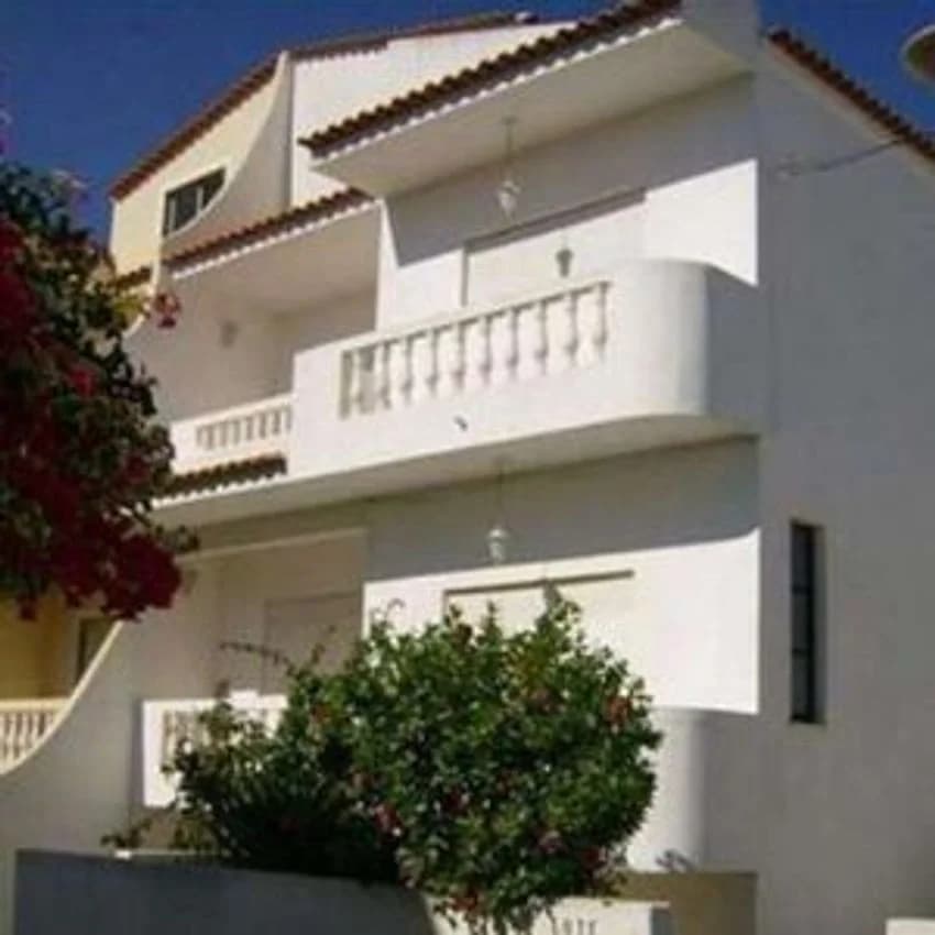 Semi-detached house for rent in Rua goncalo velho cabral, 46
