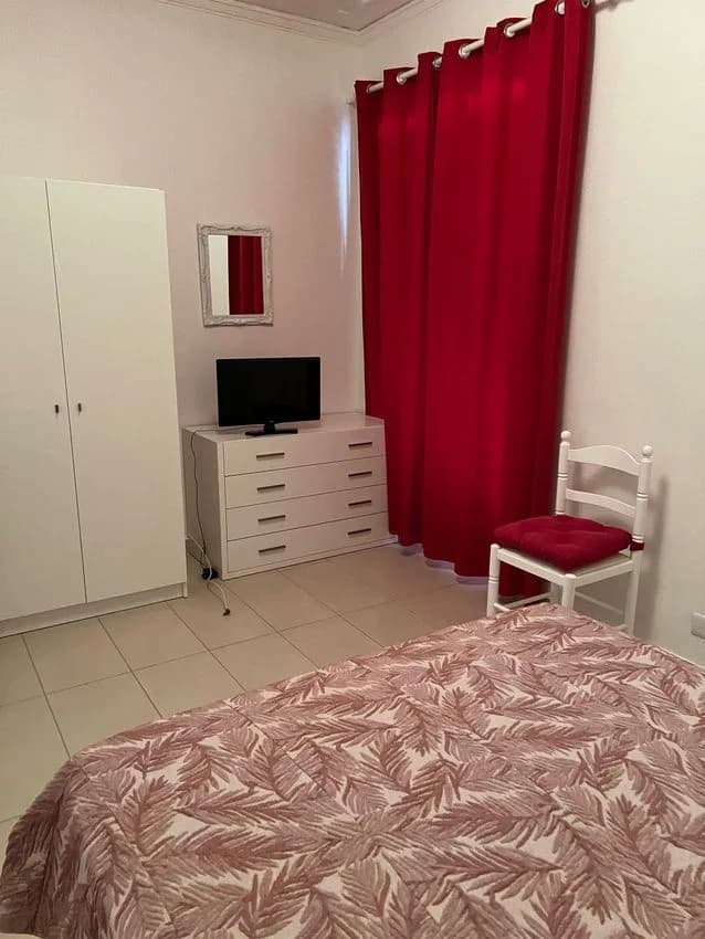 T2 flat for rent in Avenida Infante Dom Henrique, 3