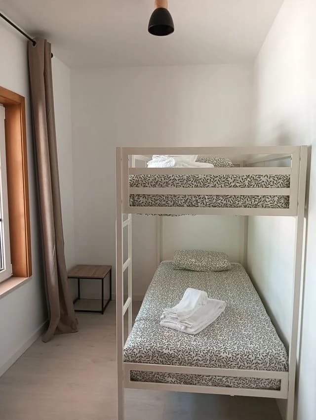T2 flat for rent in Beco da Amoreira, 8