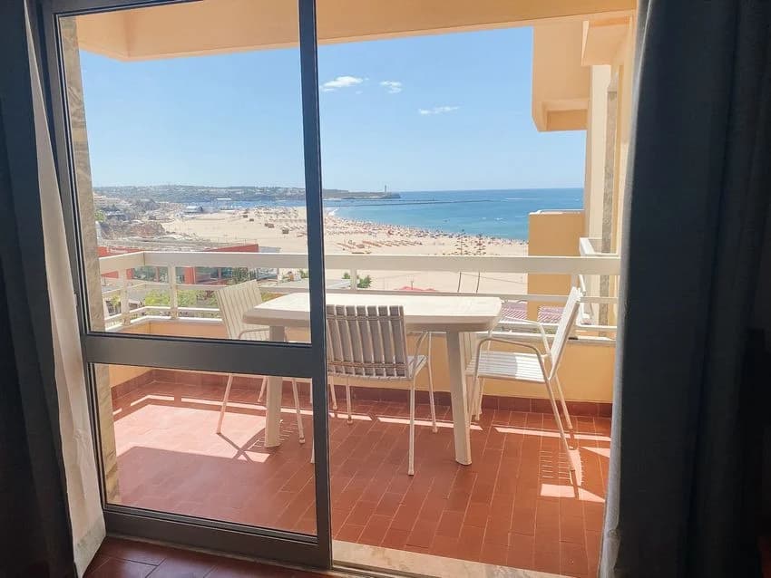 T2 flat for rent in Avenida Tomás Cabreira, 10