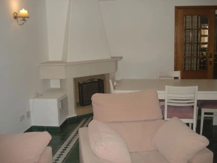 T3 flat for rent in Rua Professor Doutor Montalvão Marques, 2