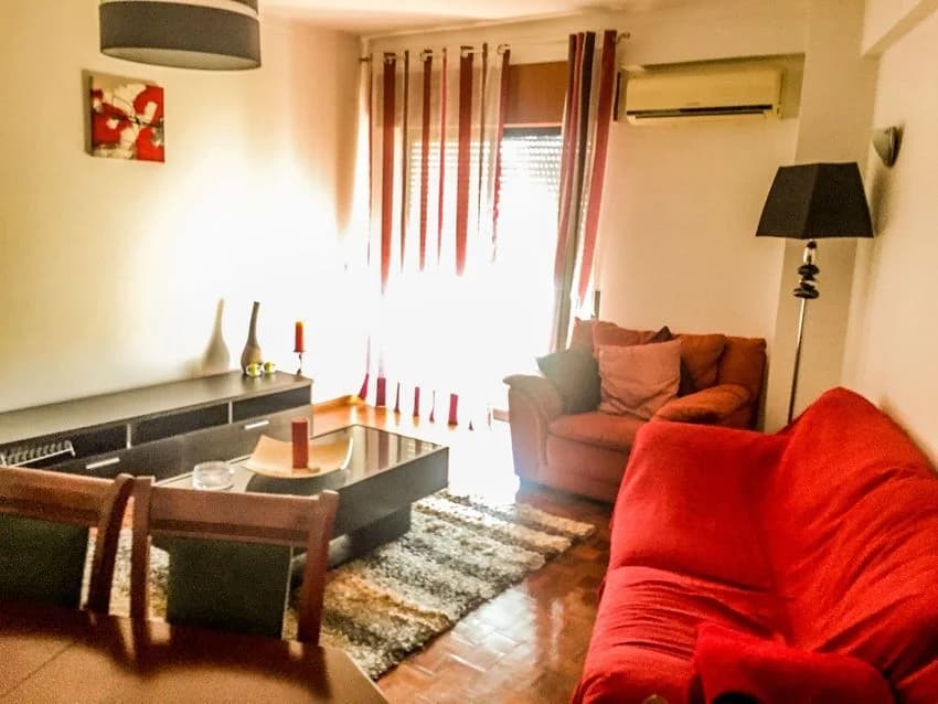 T2 flat for rent in Largo do Mercado, 29