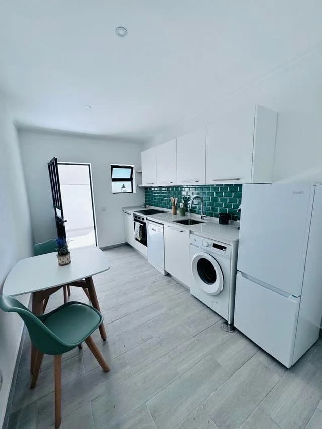 T1 flat for rent in Rua Infante Dom Henrique, 31