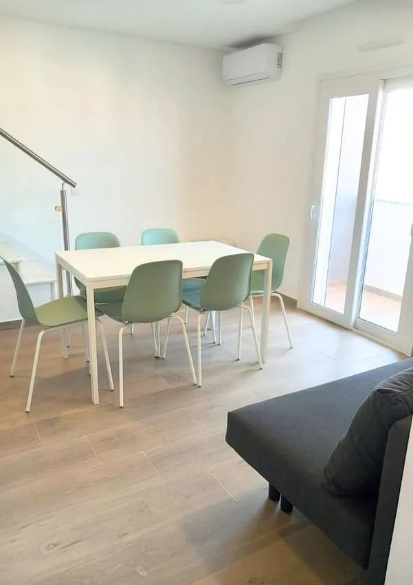 T2 flat for rent in Rua Primeiro de Maio, 45