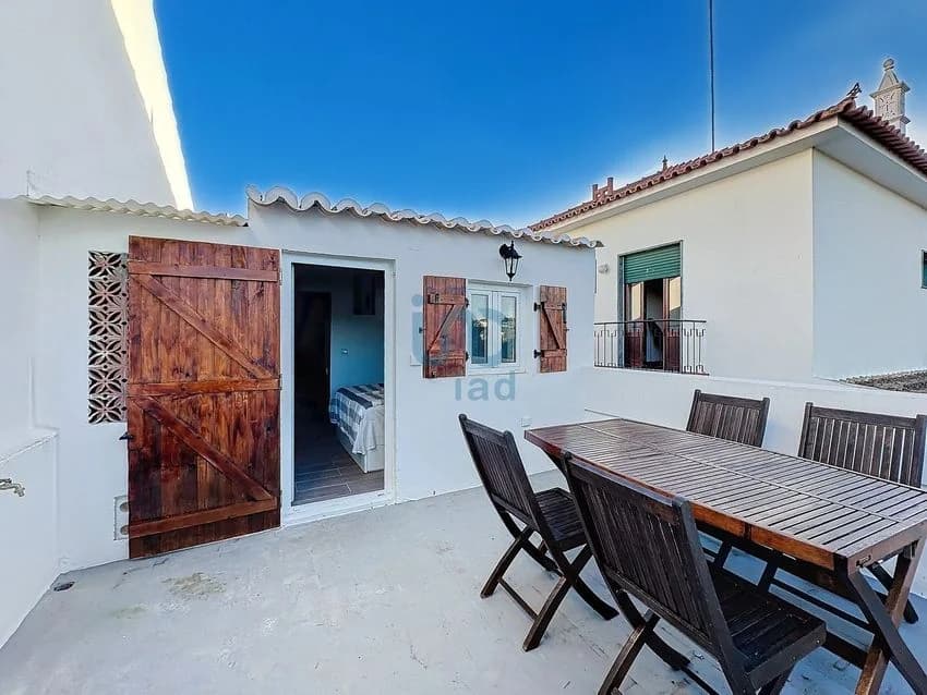 Semi-detached house for rent in Rua do Alto do Cano, 44