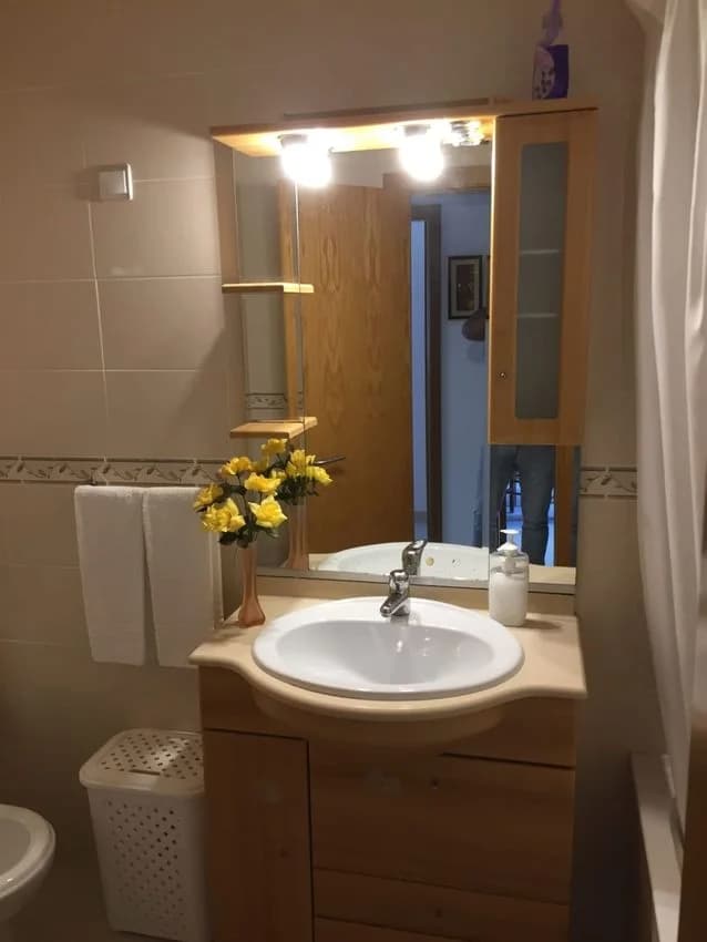 Andar de moradia for rent in Rua almirante Cândido dos reis, 24